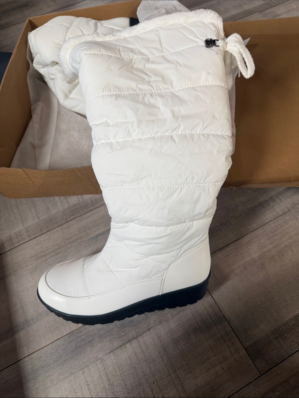 Women's White Quilted Insulated Winter Boots